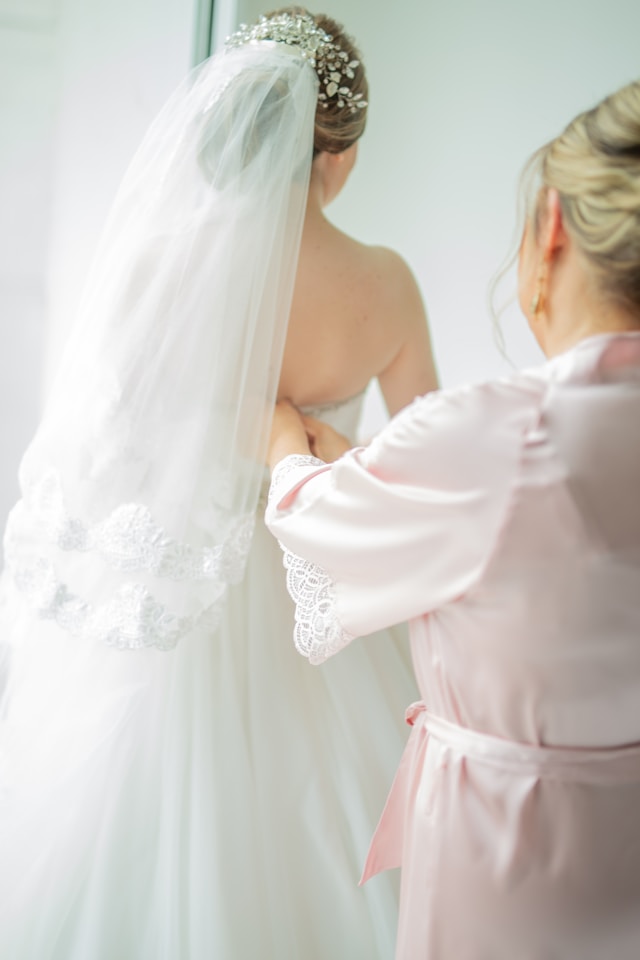 Why Brides Choose thecloverphoto.com for Bridal Services